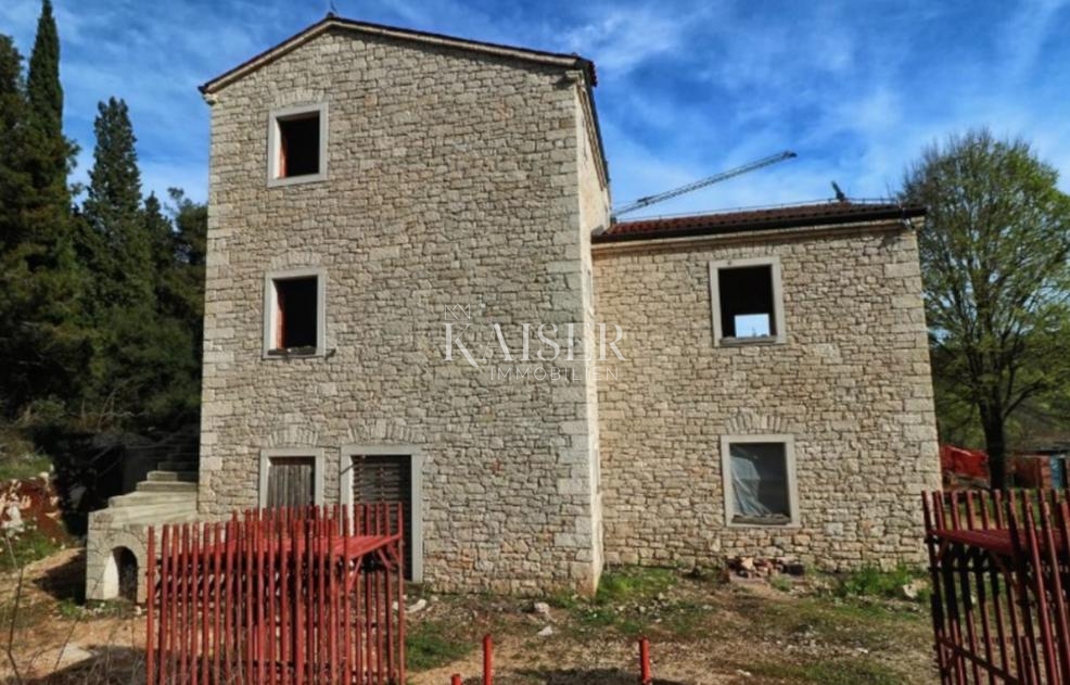 Rovigno, Sošići - un'unica villa in pietra con vista sul mare