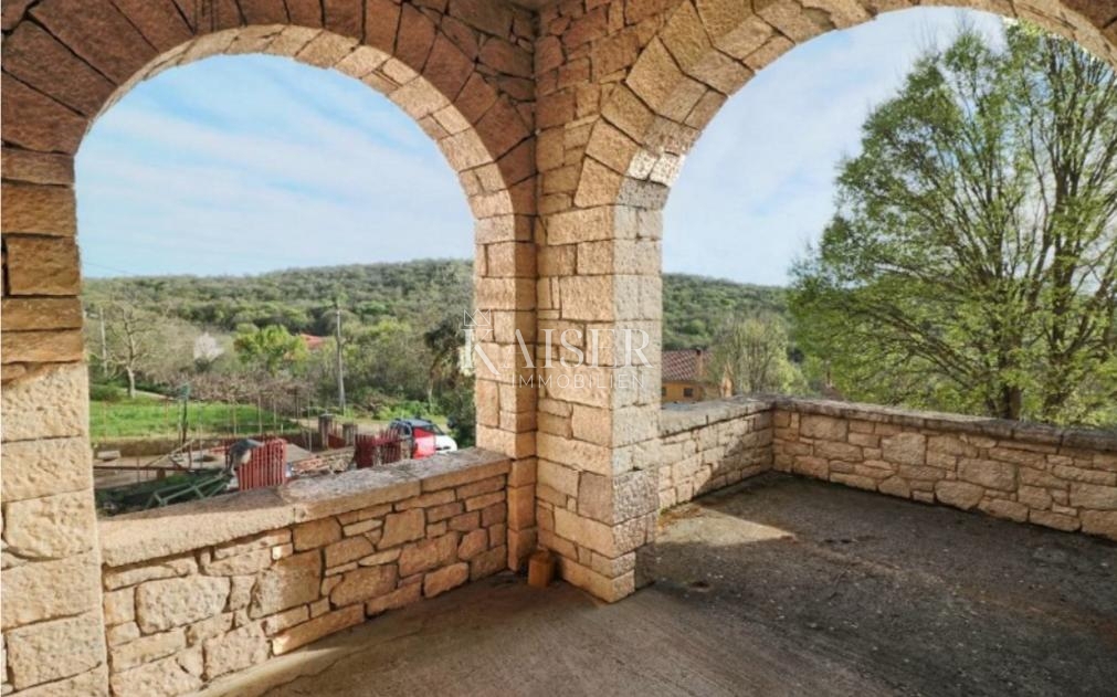 Rovigno, Sošići - un'unica villa in pietra con vista sul mare