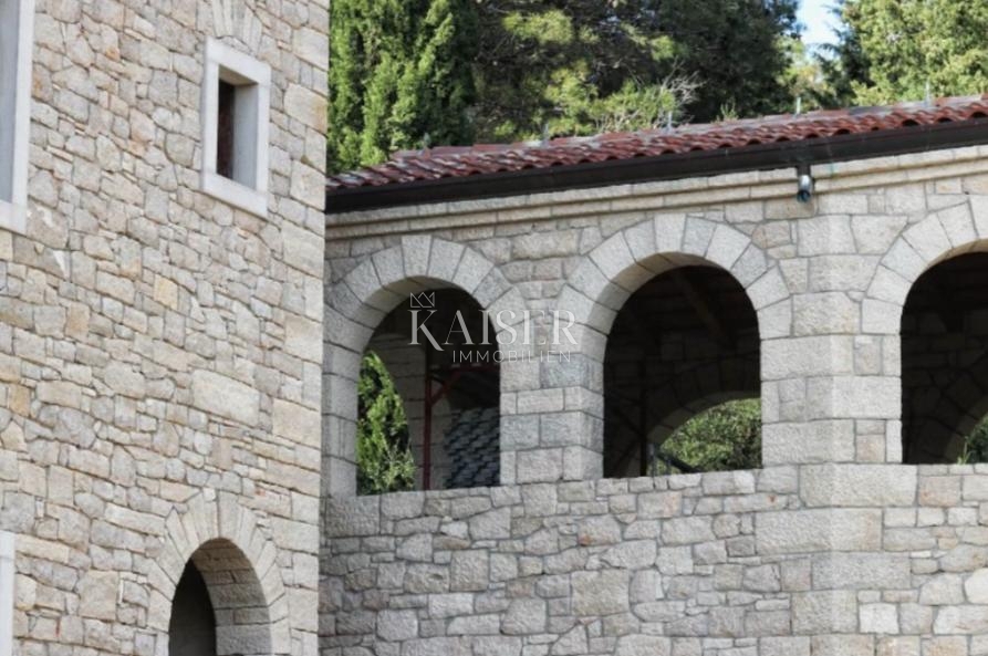 Rovigno, Sošići - un'unica villa in pietra con vista sul mare