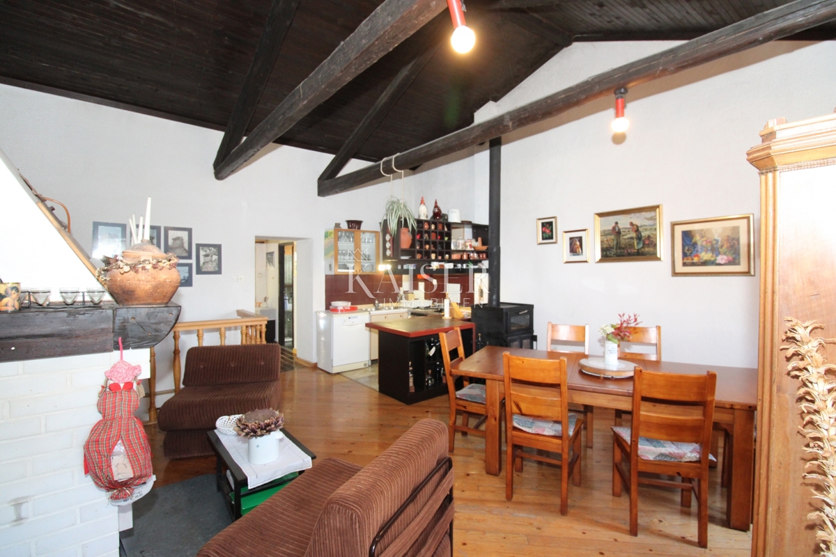 Istria - Buzet, casa con terreno di 20000 m2