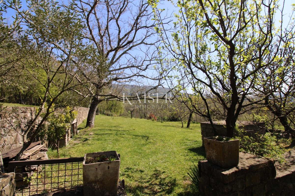 Istria - Buzet, casa con terreno di 20000 m2