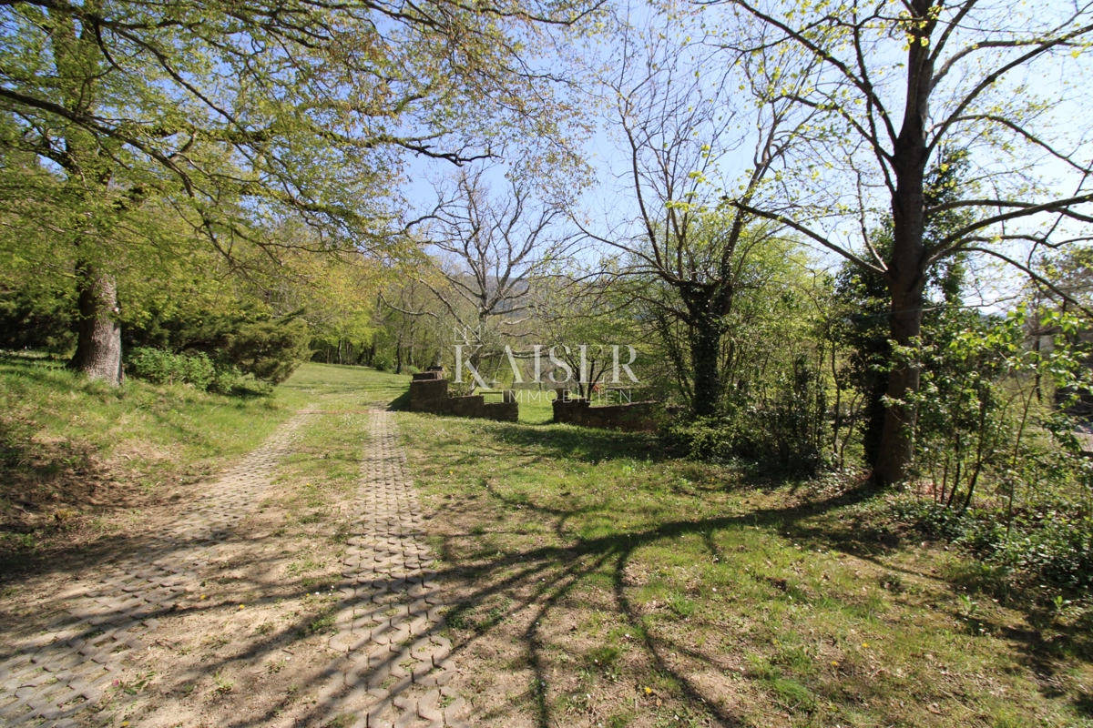 Istria - Buzet, casa con terreno di 20000 m2