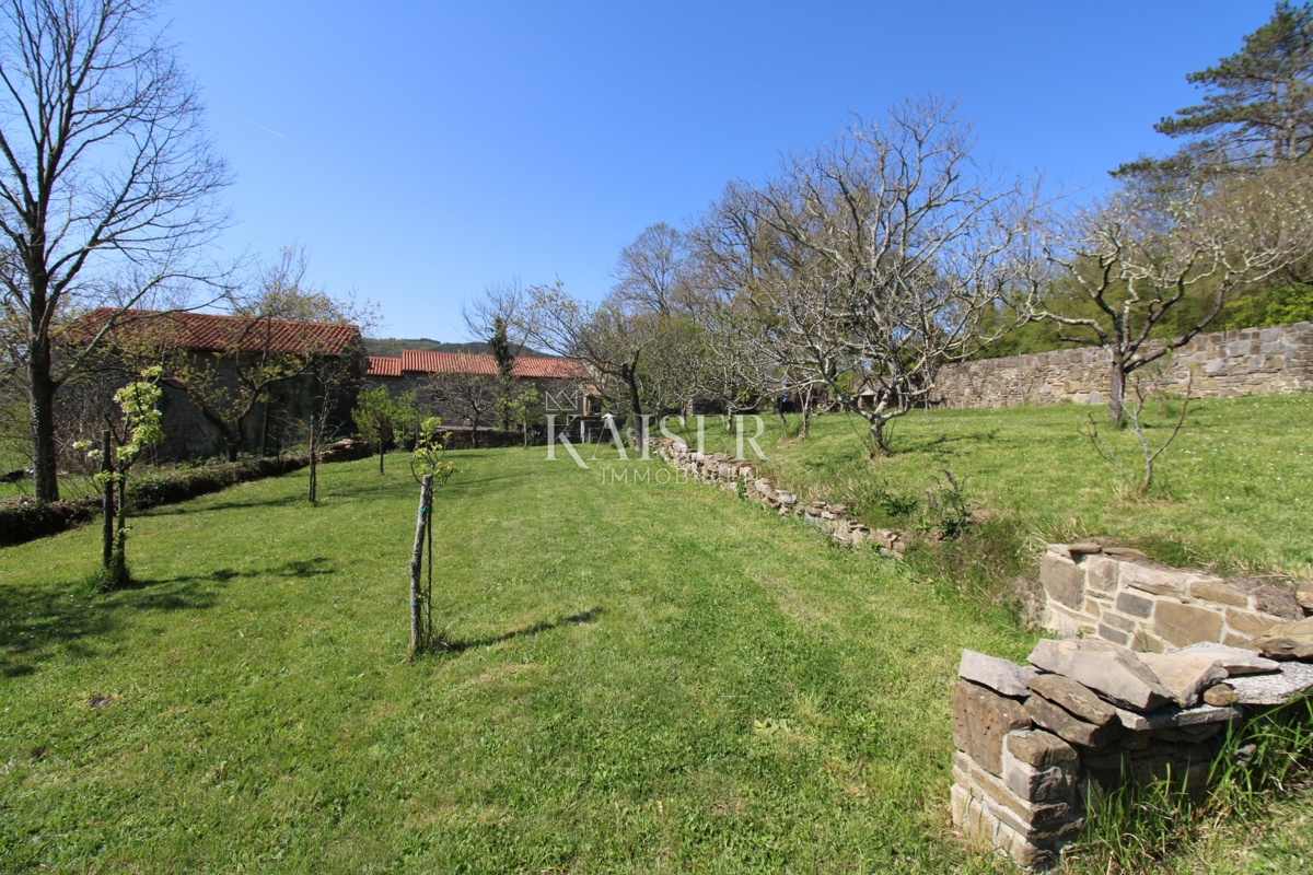 Istria - Buzet, casa con terreno di 20000 m2