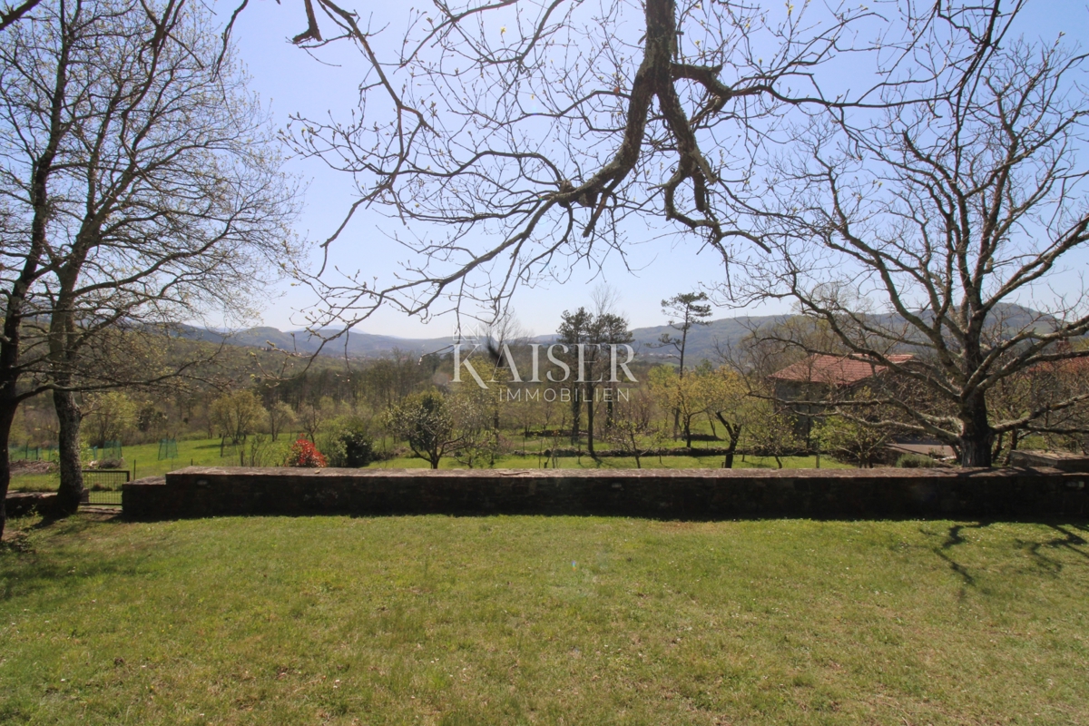 Istria - Buzet, casa con terreno di 20000 m2