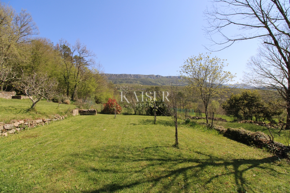 Istria - Buzet, casa con terreno di 20000 m2