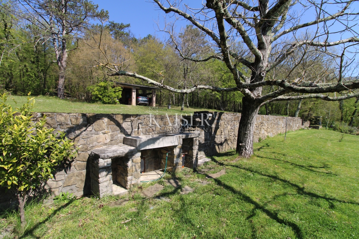 Istria - Buzet, casa con terreno di 20000 m2