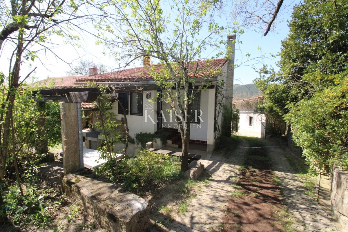 Istria - Buzet, casa con terreno di 20000 m2