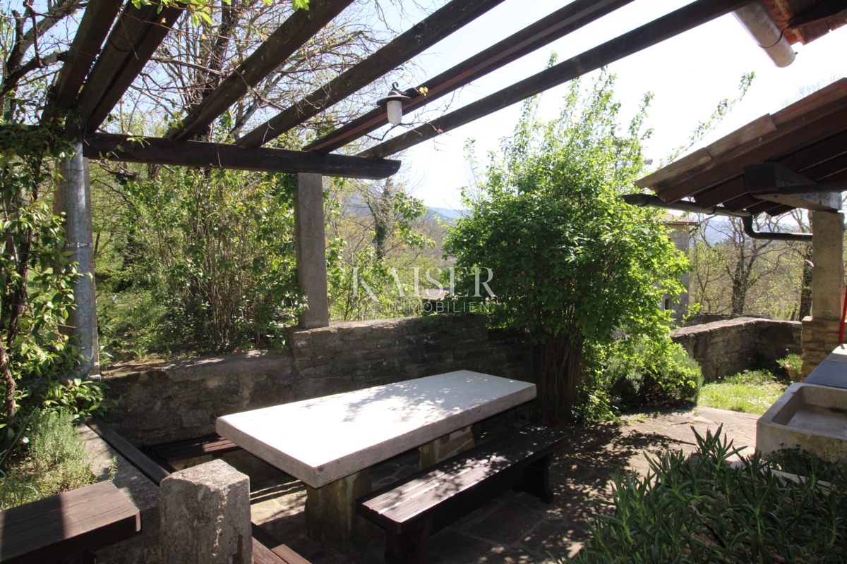 Istria - Buzet, casa con terreno di 20000 m2