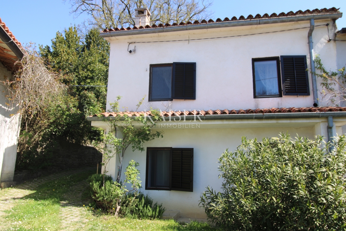 Istria - Buzet, casa con terreno di 20000 m2