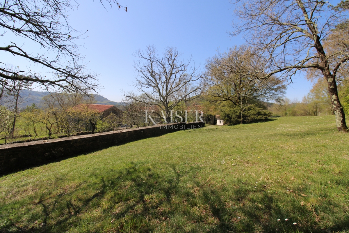 Istria - Buzet, casa con terreno di 20000 m2