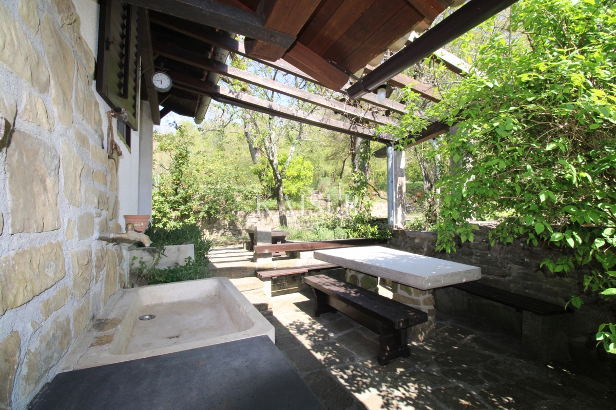 Istria - Buzet, casa con terreno di 20000 m2