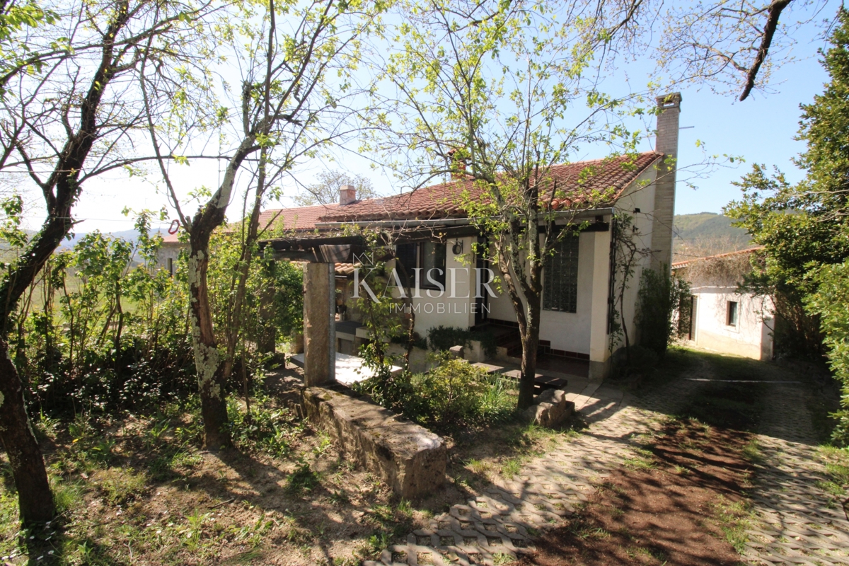 Istria - Buzet, casa con terreno di 20000 m2