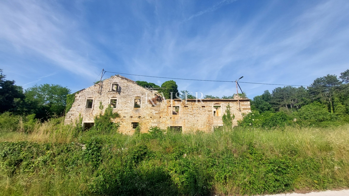 Земля під забудову Grožnjan, 1.017m2