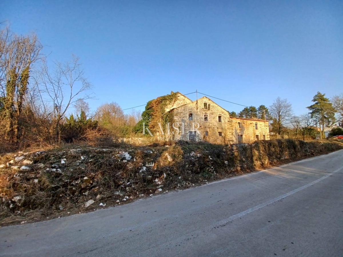 Земля під забудову Grožnjan, 1.017m2