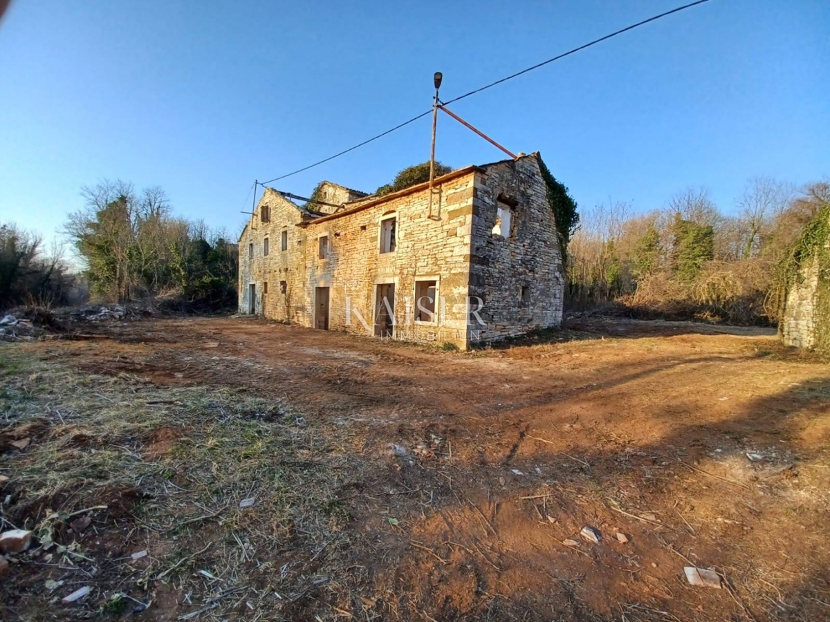 Земля під забудову Grožnjan, 1.017m2