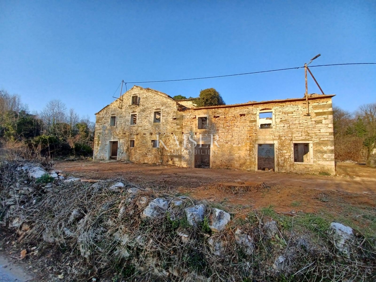 Земля під забудову Grožnjan, 1.017m2