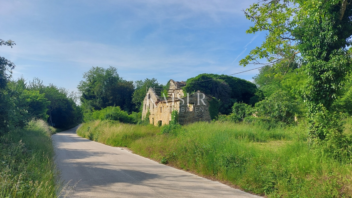 Земля під забудову Grožnjan, 1.017m2