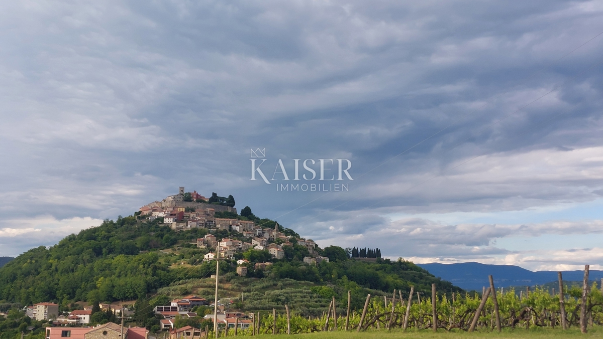 Istria, Montona - casa da ristrutturare con giardino, 150m2, vista su Montona