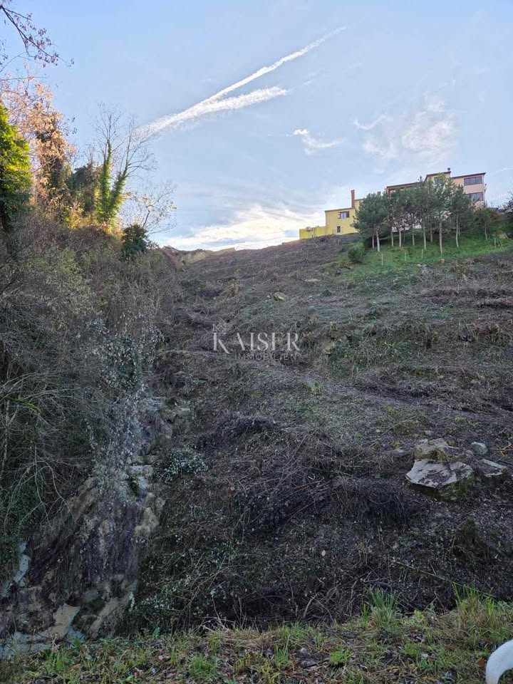 Istria, Montona - casa da ristrutturare con giardino, 150m2, vista su Montona