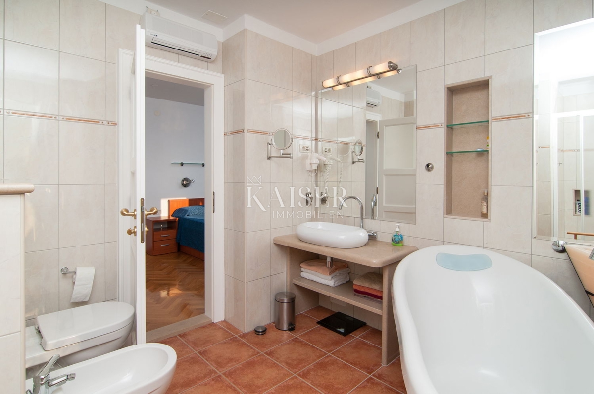 Villa Supetar, 300m2