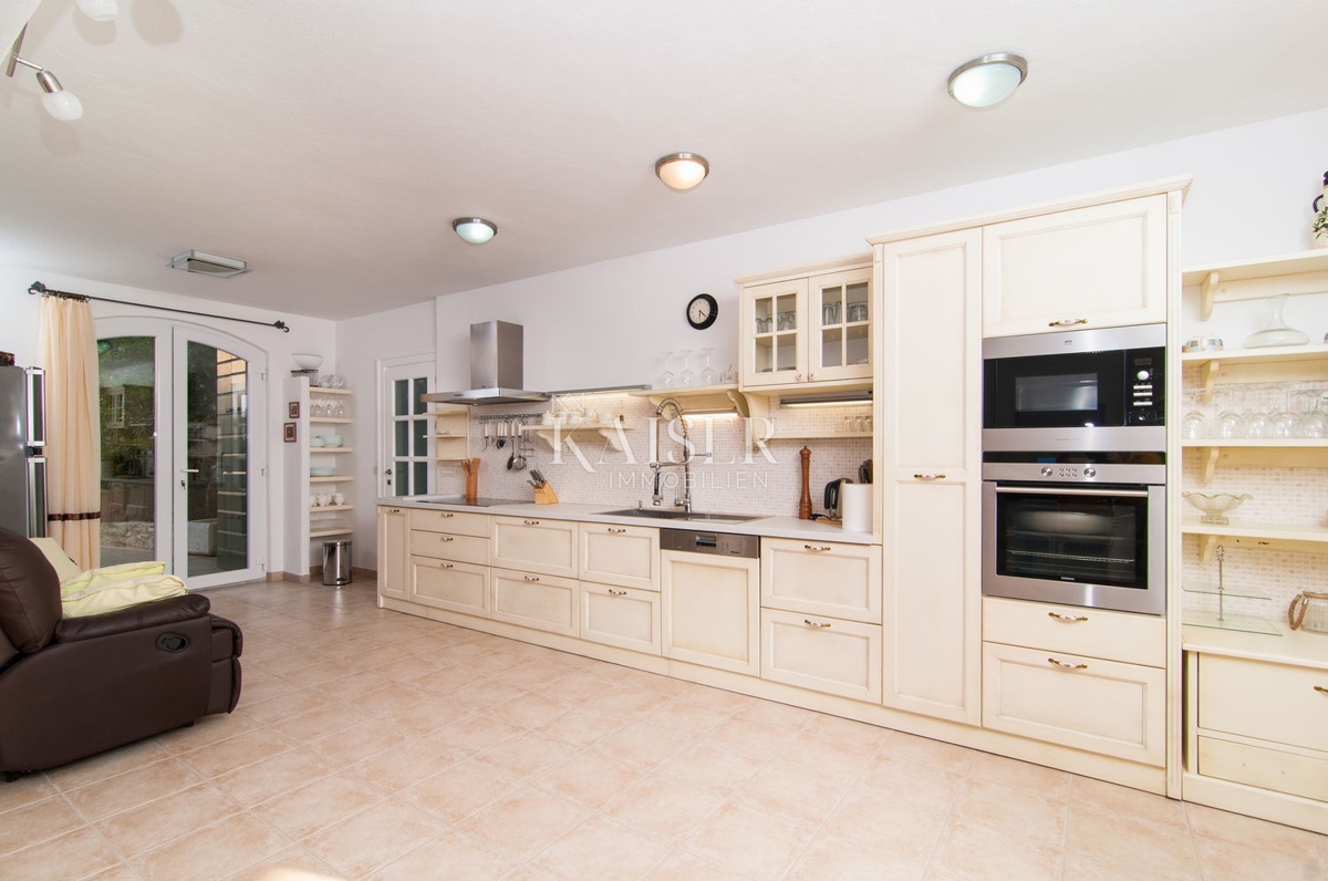 Villa Supetar, 300m2