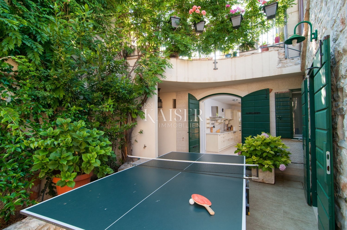 Villa Supetar, 300m2