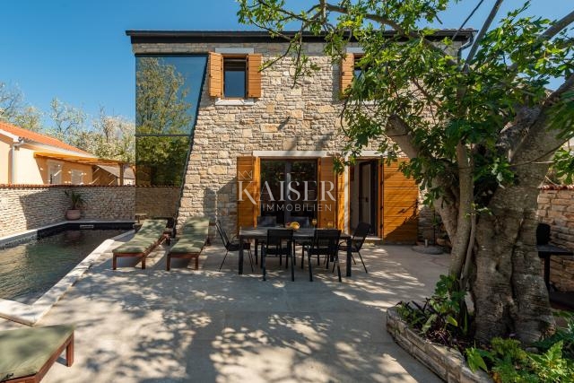 Privlaka - Zara: Autentica villa in pietra con piscina riscaldata