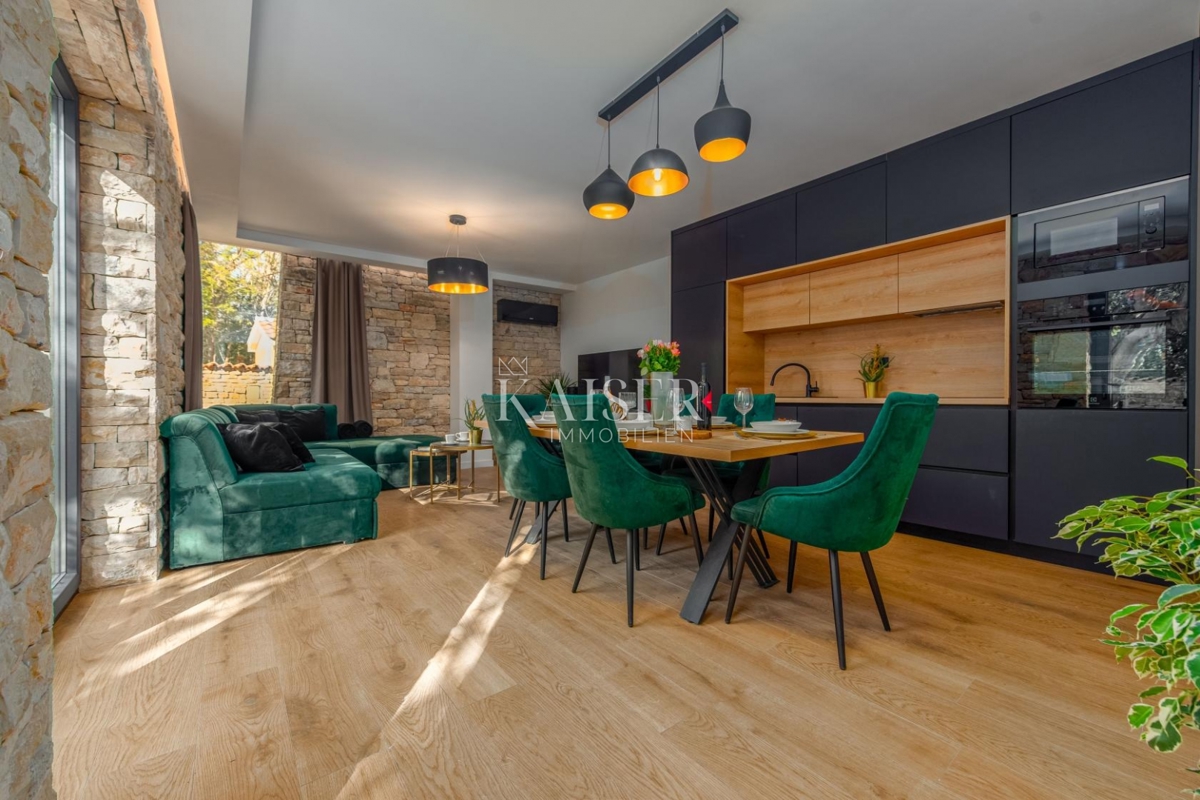 Privlaka - Zara: Autentica villa in pietra con piscina riscaldata