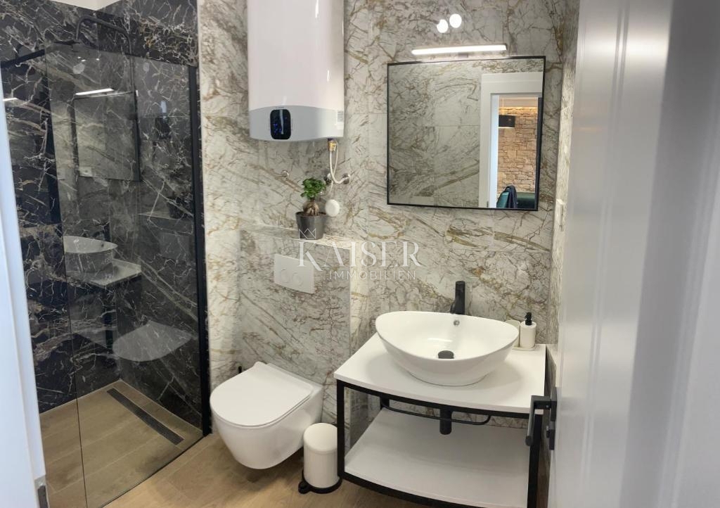 Privlaka - Zara: Autentica villa in pietra con piscina riscaldata