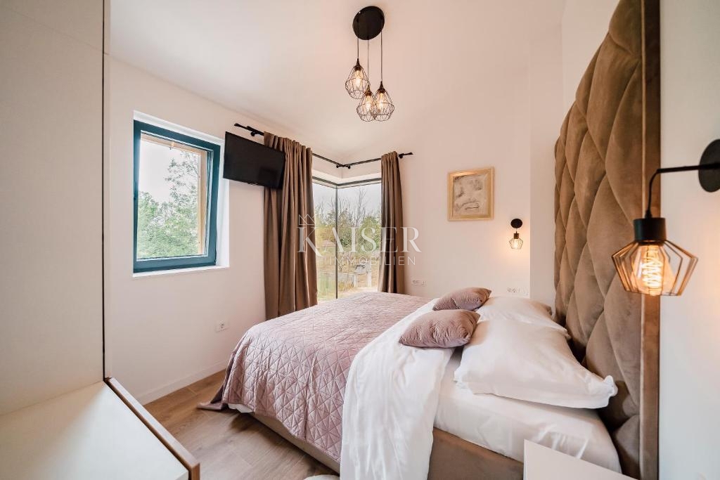 Privlaka - Zara: Autentica villa in pietra con piscina riscaldata