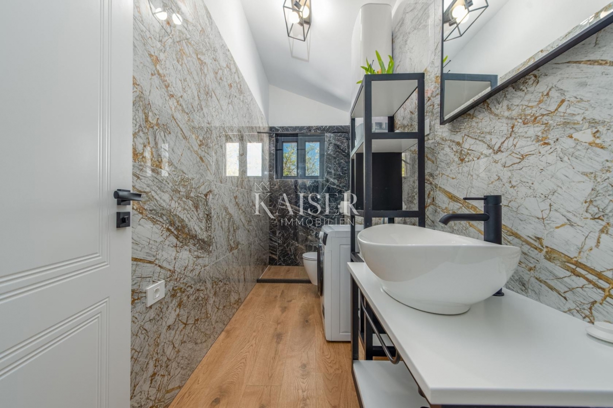 Privlaka - Zara: Autentica villa in pietra con piscina riscaldata