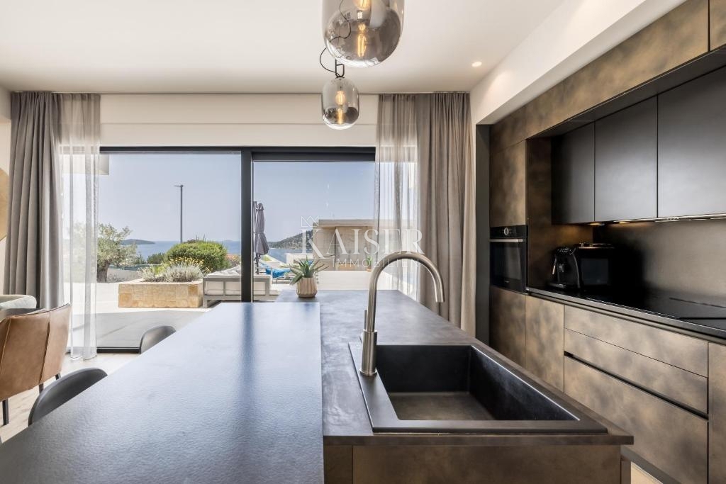 Villa Ražanj, Rogoznica, 270m2