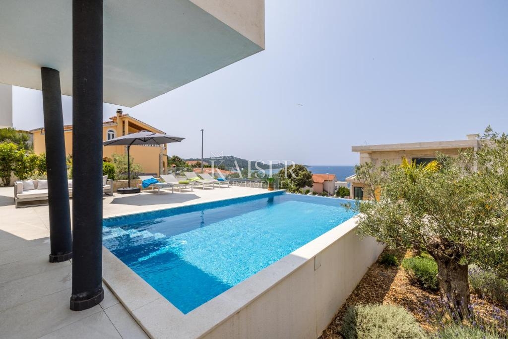 Villa Ražanj, Rogoznica, 270m2