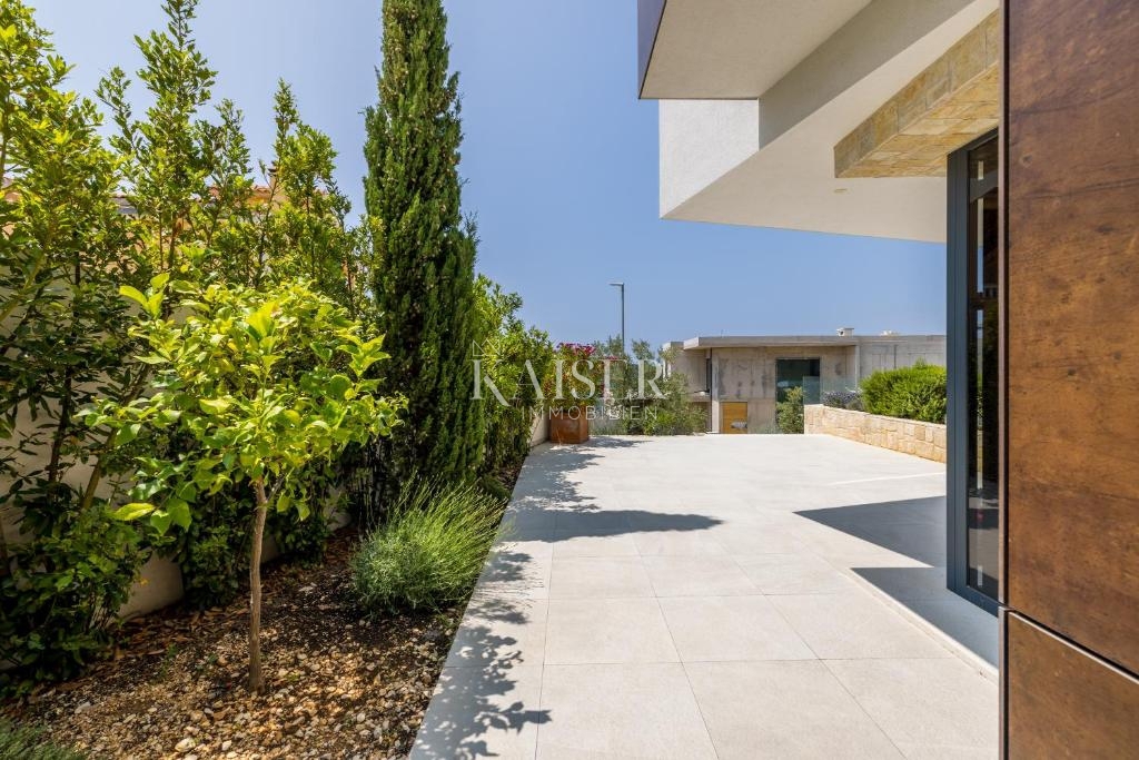 Villa Ražanj, Rogoznica, 270m2