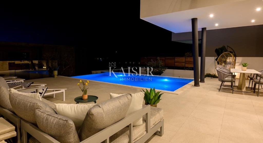 Villa Ražanj, Rogoznica, 270m2