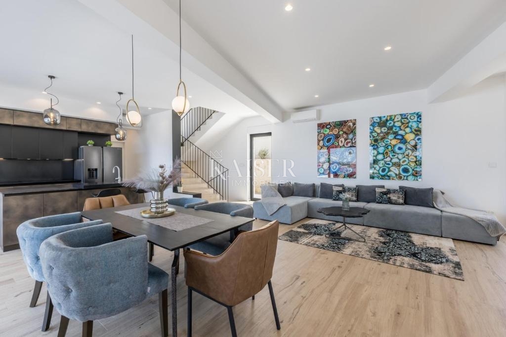 Villa Ražanj, Rogoznica, 270m2