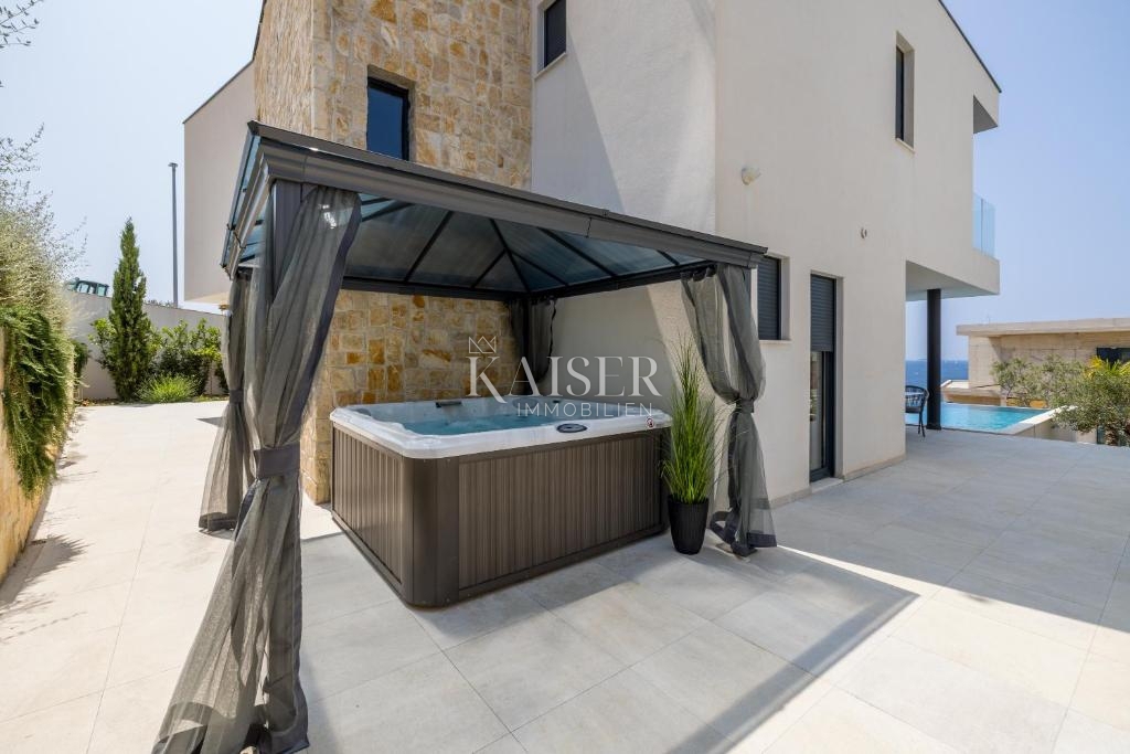 Villa Ražanj, Rogoznica, 270m2