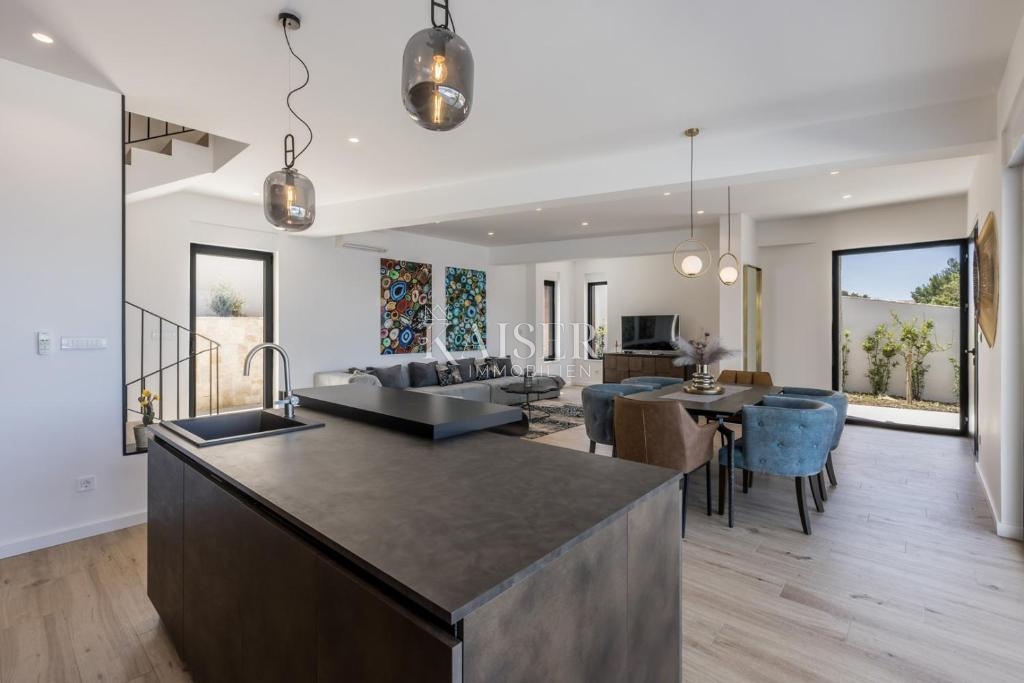 Villa Ražanj, Rogoznica, 270m2