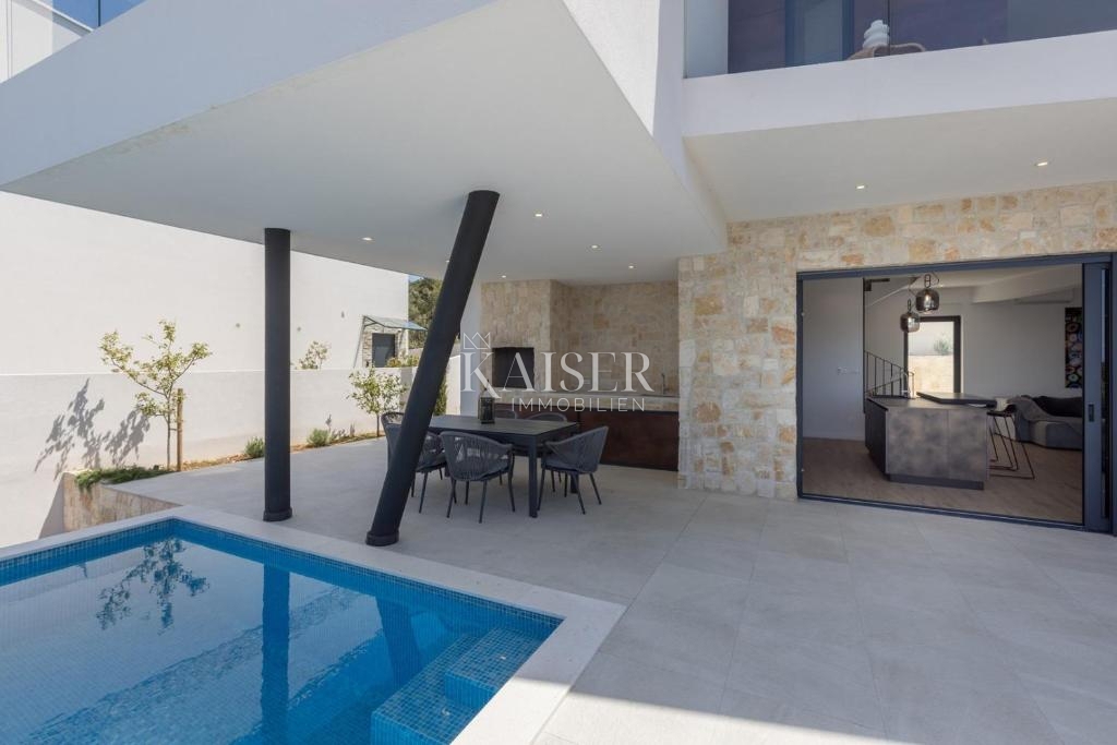 Villa Ražanj, Rogoznica, 270m2