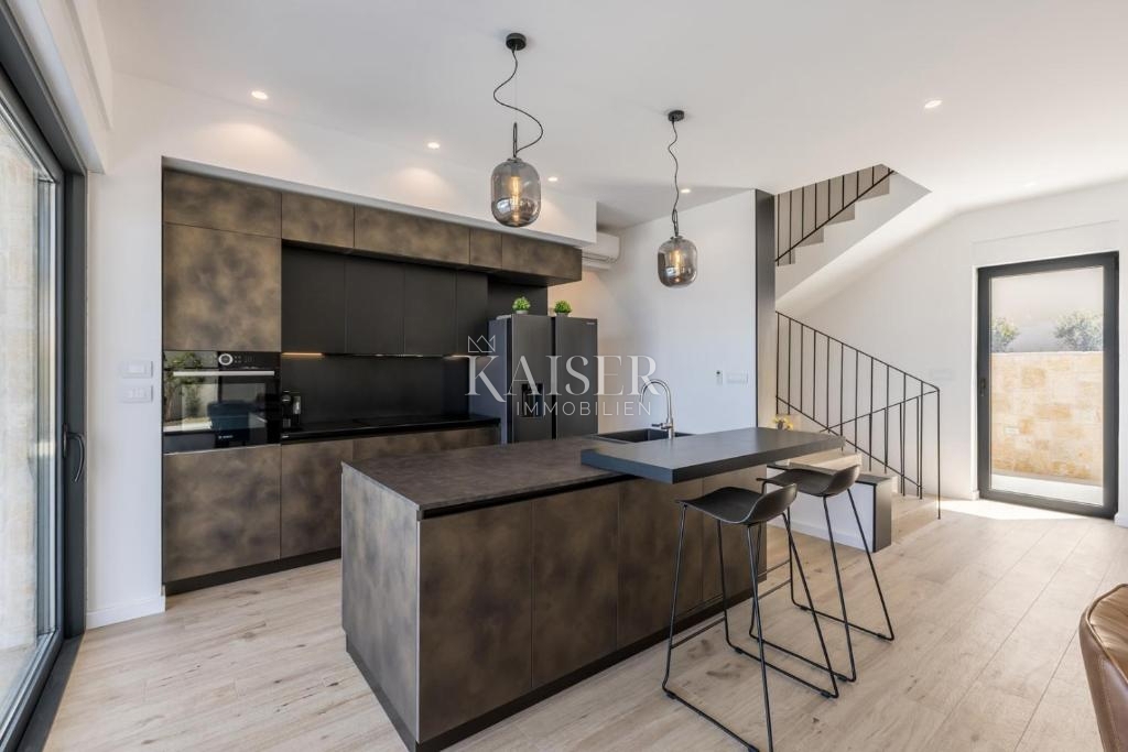 Villa Ražanj, Rogoznica, 270m2