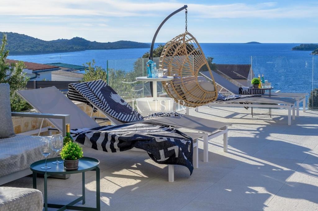 Villa Ražanj, Rogoznica, 270m2