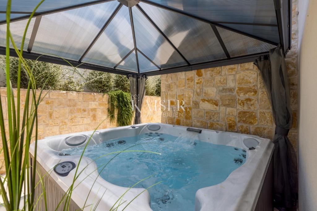 Villa Ražanj, Rogoznica, 270m2