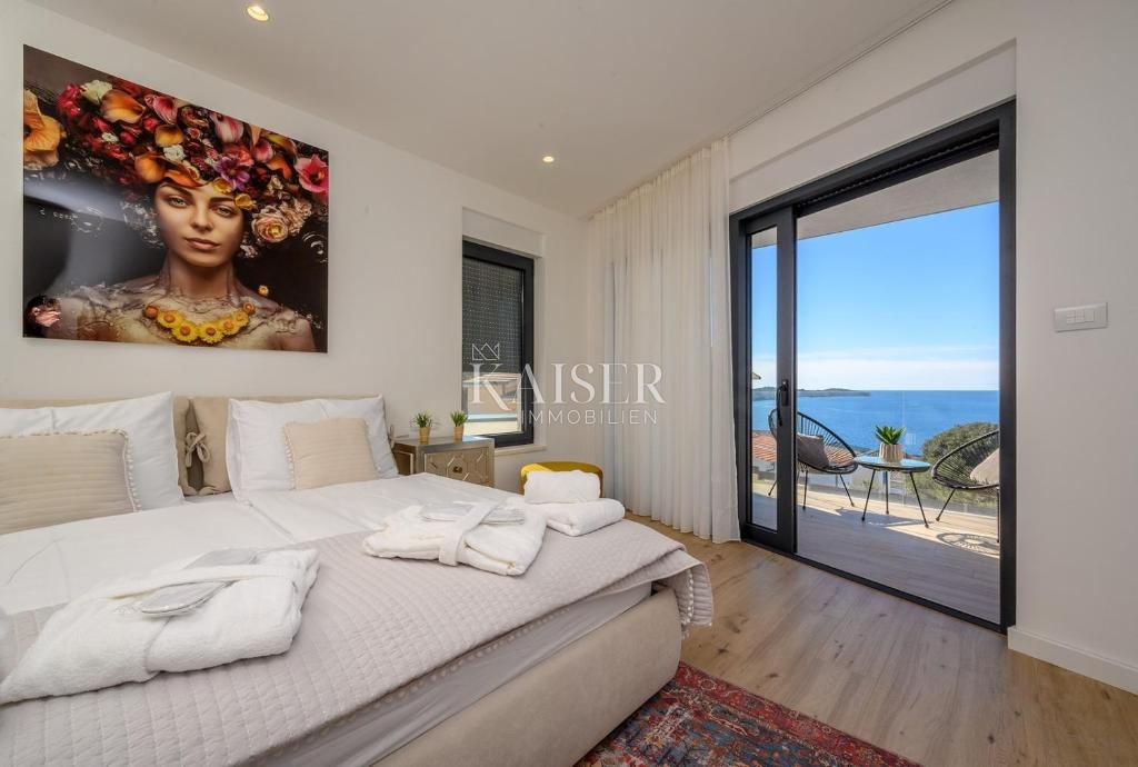 Villa Ražanj, Rogoznica, 270m2