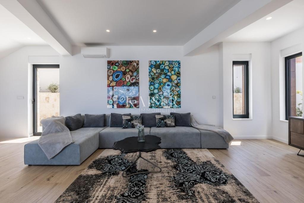 Villa Ražanj, Rogoznica, 270m2