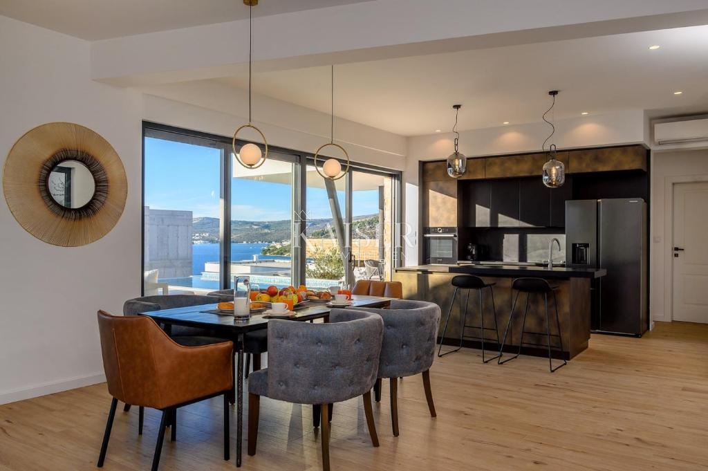 Villa Ražanj, Rogoznica, 270m2