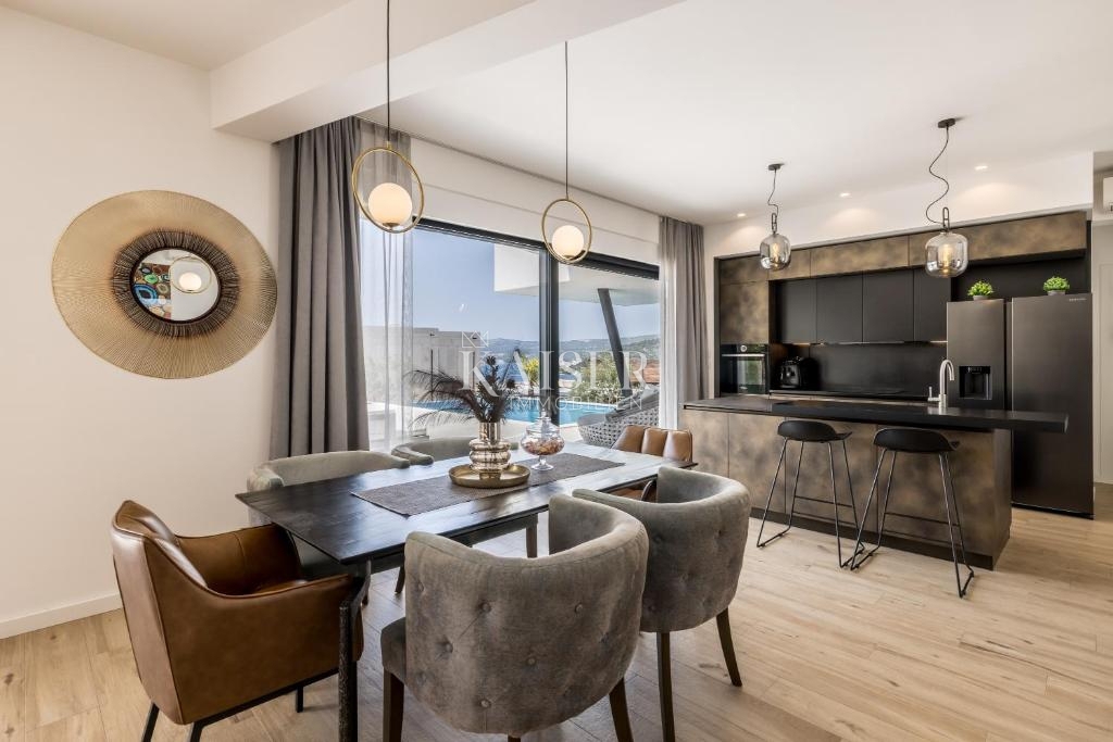 Villa Ražanj, Rogoznica, 270m2