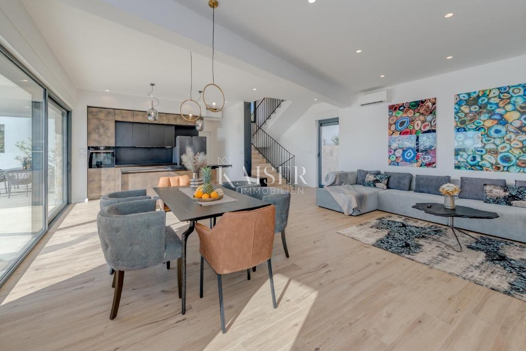 Villa Ražanj, Rogoznica, 270m2