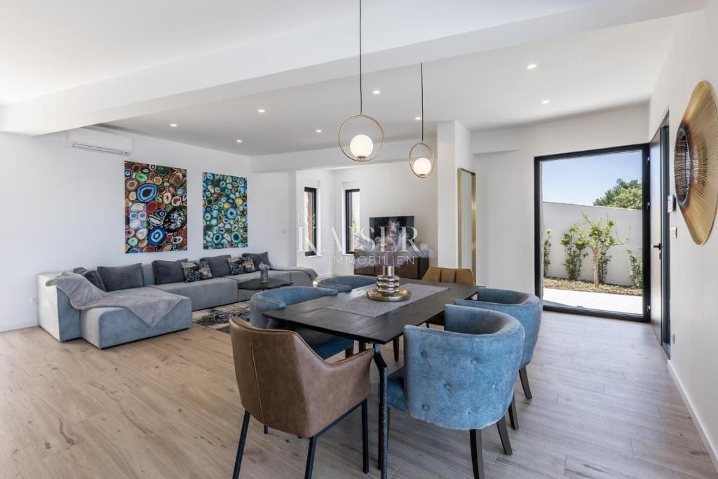 Villa Ražanj, Rogoznica, 270m2