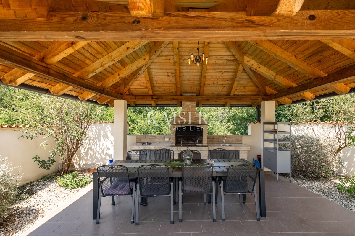 Novi Vinodolski, Bribir - Casa vacanze con giardino e piscina