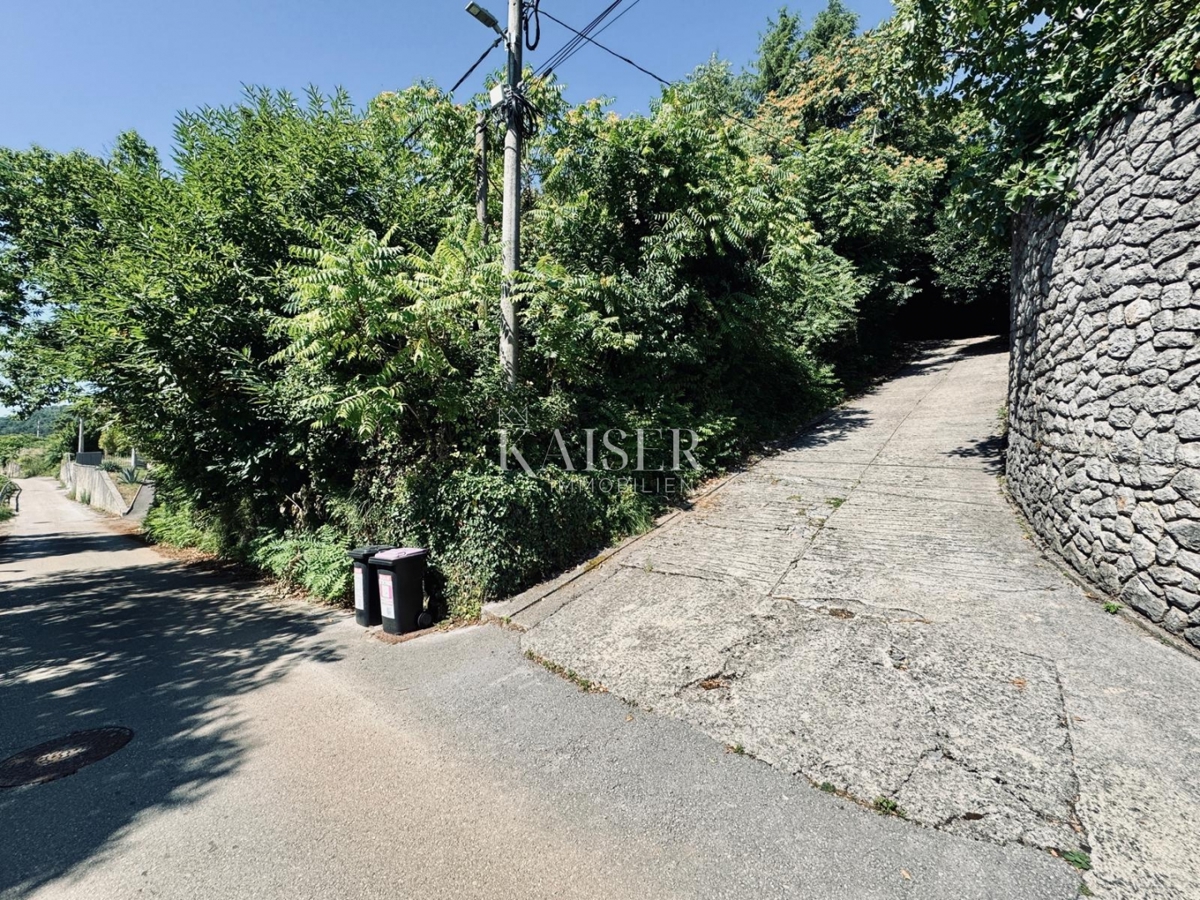 Abbazia, Poljane – Terreno edificabile con vista mare (1.109 m2)